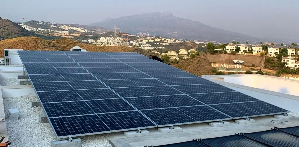 Large rooftop solar array